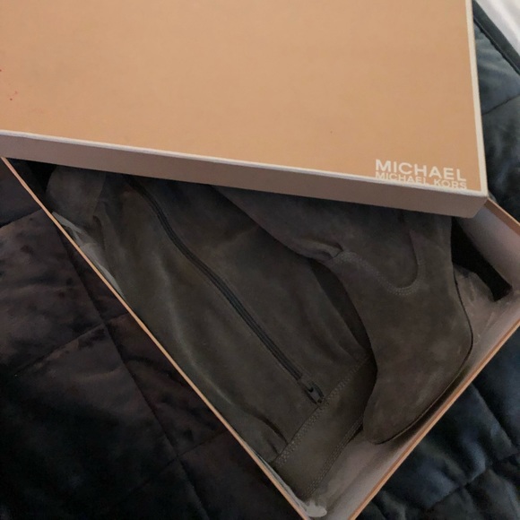 Women’s Tall Boots (Suede) - Picture 2 of 3